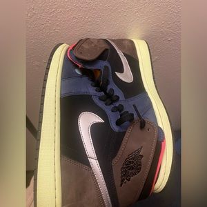 Gently used size 10.5 Tokyo Bio hack Jordan 1 high
